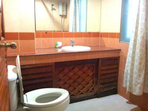 Hostal Thana Hotel & Guest House