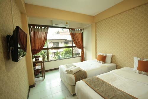 Hostal Thana Hotel & Guest House