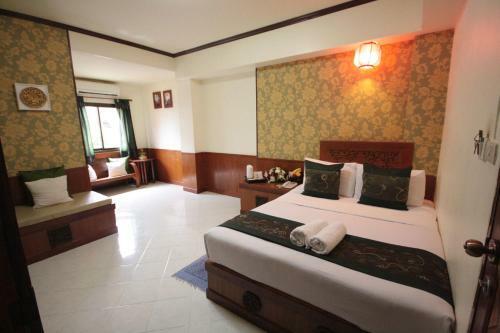 Hostal Thana Hotel & Guest House