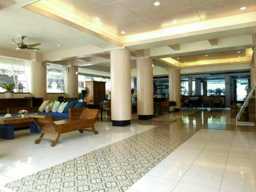 Hostal Thana Hotel & Guest House