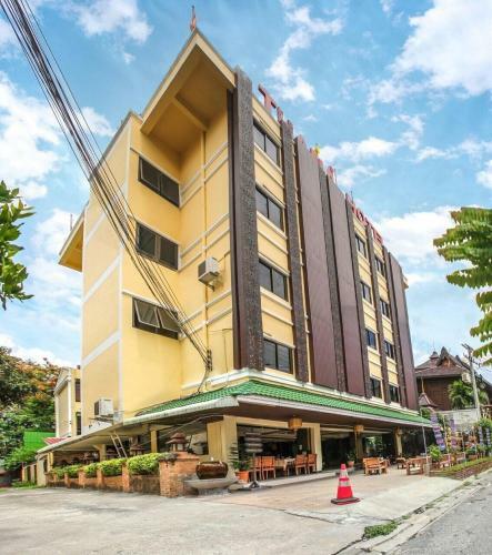 Hostal Thana Hotel & Guest House