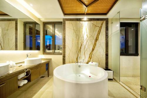Hotel Yalong Bay Villas & Spa