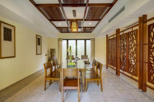 Hotel Yalong Bay Villas & Spa