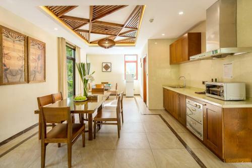 Hotel Yalong Bay Villas & Spa
