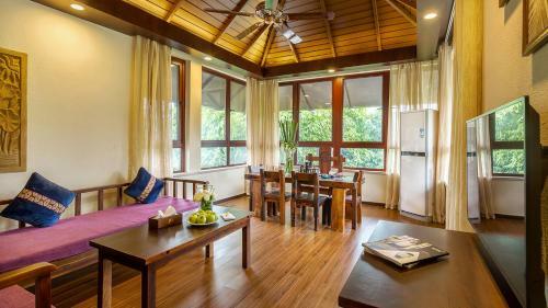 Hotel Yalong Bay Villas & Spa