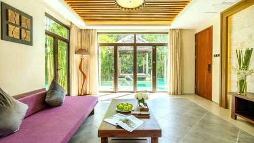 Hotel Yalong Bay Villas & Spa
