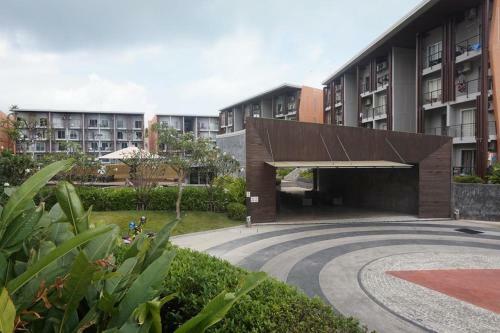 Replay Bangrak Beach Studio Apartment