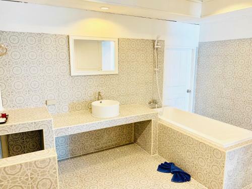 Hotel Bangrak Pier Samui Resort