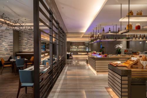 Renaissance Shenzhen Luohu Hotel