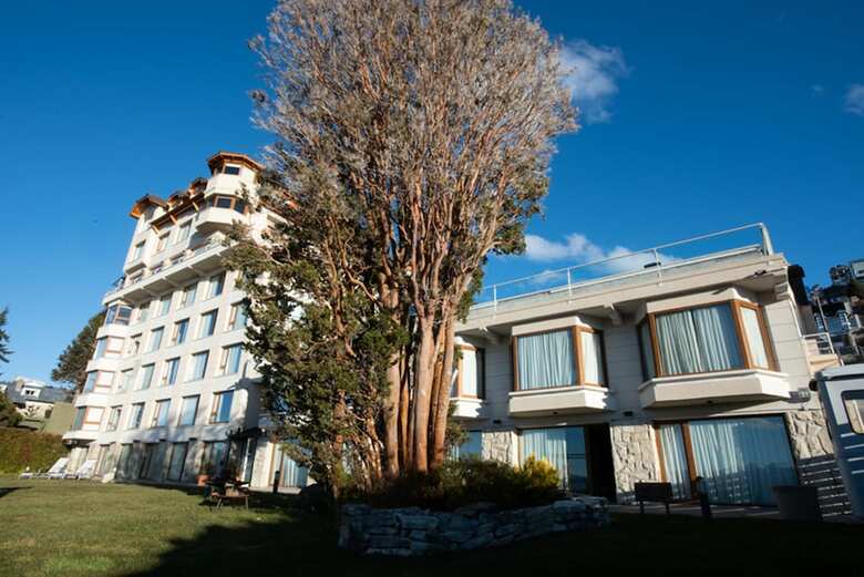 Hotel Cacique Inacayal Lake & Spa