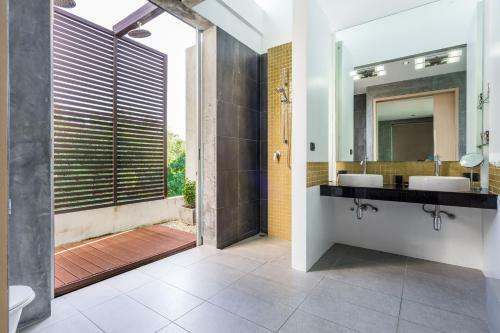 Sirirat Sea-view Villa