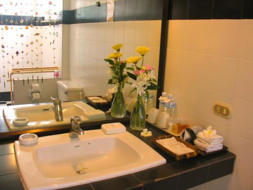 Hotel White House Beach Resort And Spa