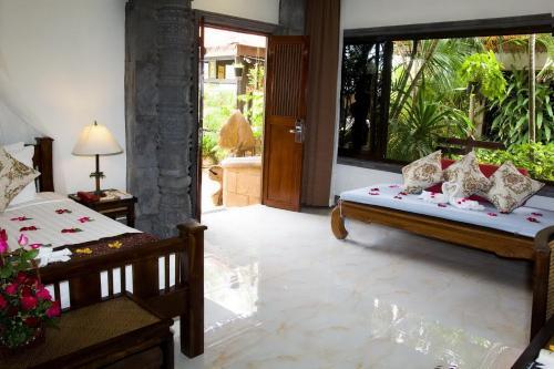 Hotel White House Beach Resort And Spa