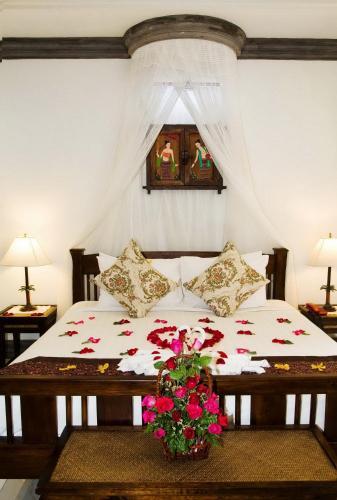 Hotel White House Beach Resort And Spa