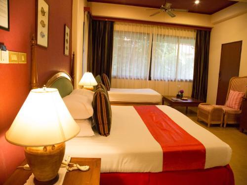 Hotel White House Beach Resort And Spa
