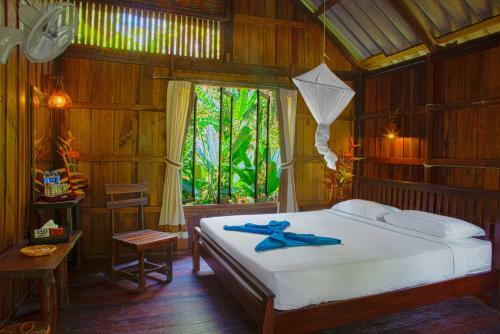 Lodge Khaosok Riverside Cottages