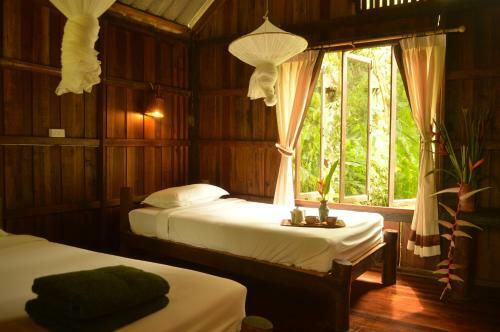 Lodge Khaosok Riverside Cottages
