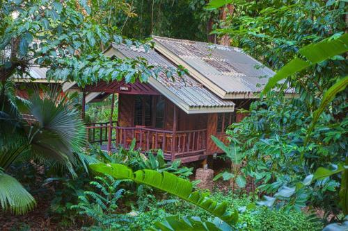 Lodge Khaosok Riverside Cottages