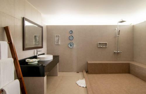 Hotel Thavorn Beach Village Resort & Spa Phuket
