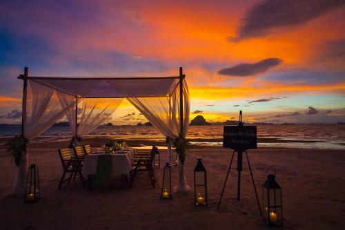 Hotel Tup Kaek Sunset Beach Resort-sha Plus