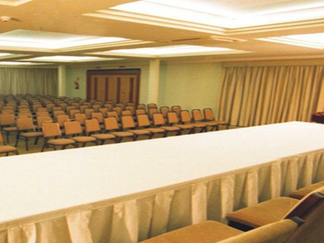 Hotel Howard Johnson S�o Jos� Pinhais - Astron