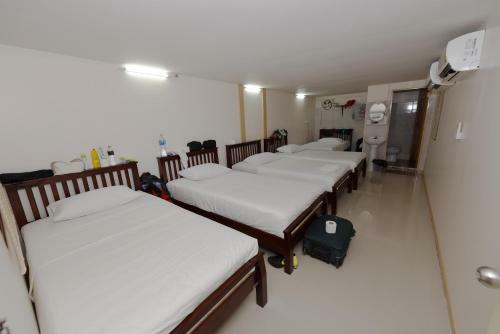 Hostal B Place Guesthouse