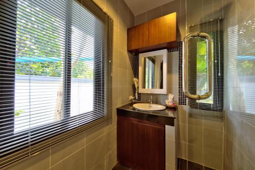 Nb Sunrise Mountain Villa