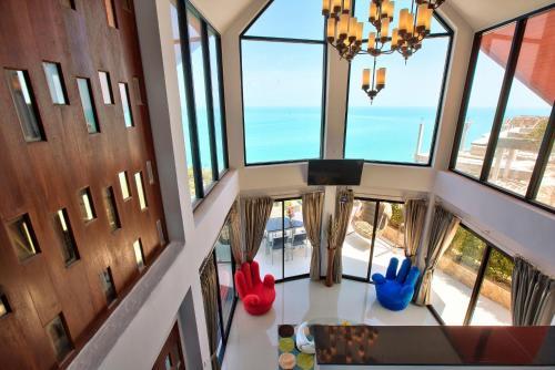 Nb Sunrise Mountain Villa