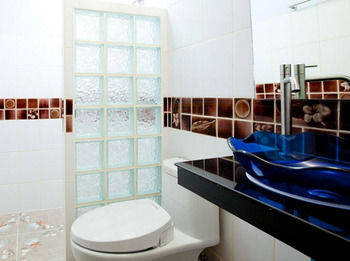 Hostal Ibiza House Phi Phi