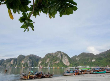 Hostal Ibiza House Phi Phi