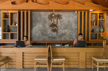 Hostal Ibiza House Phi Phi