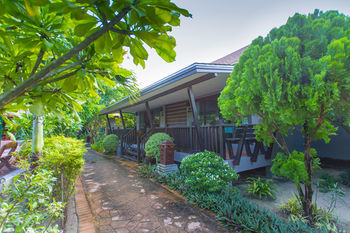 Hostal Ibiza House Phi Phi