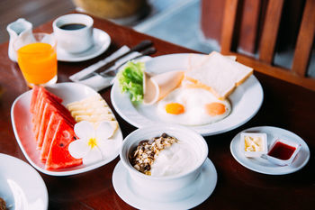 Hostal Ibiza House Phi Phi