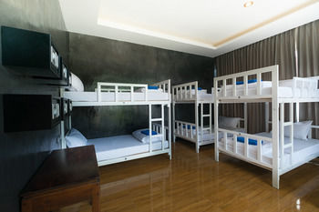 Hostal Ibiza House Phi Phi