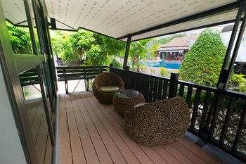 Hostal Ibiza House Phi Phi