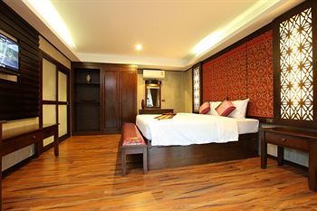 Hostal Ibiza House Phi Phi