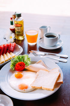 Hostal Ibiza House Phi Phi