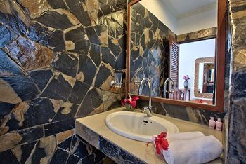 Hotel Crystal Bay Beach Resort