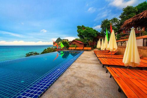 Hotel Phuphaya Seaview Resort
