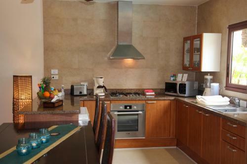 Sibaja Palms Sunset Beach Luxury Villa