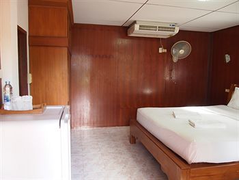 Hotel Palm Point Village