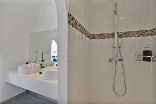 La Perle Luxury Boutique Hotel