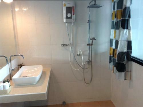 Hotel Kathalee Beach Resort & Spa