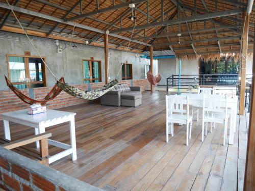 Hostal The Noi Guest House & Restaurant