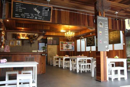 Hostal The Noi Guest House & Restaurant