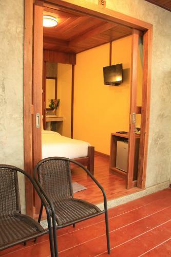 Hostal The Noi Guest House & Restaurant