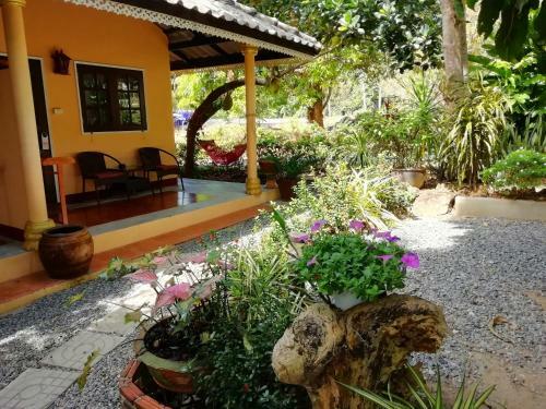Hostal Macura Resort