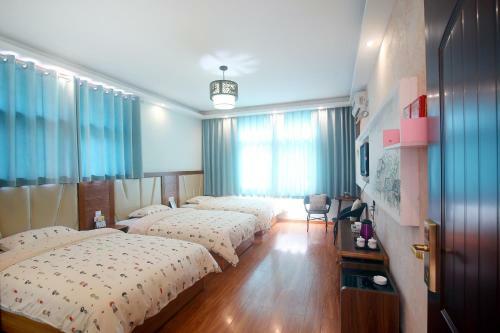 Hostal Fenghuang Ancient City Jiaxing Inn