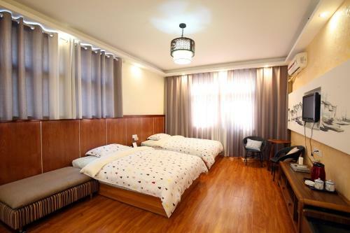 Hostal Fenghuang Ancient City Jiaxing Inn