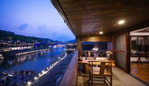 Posada Fenghuang Jianghu Inn